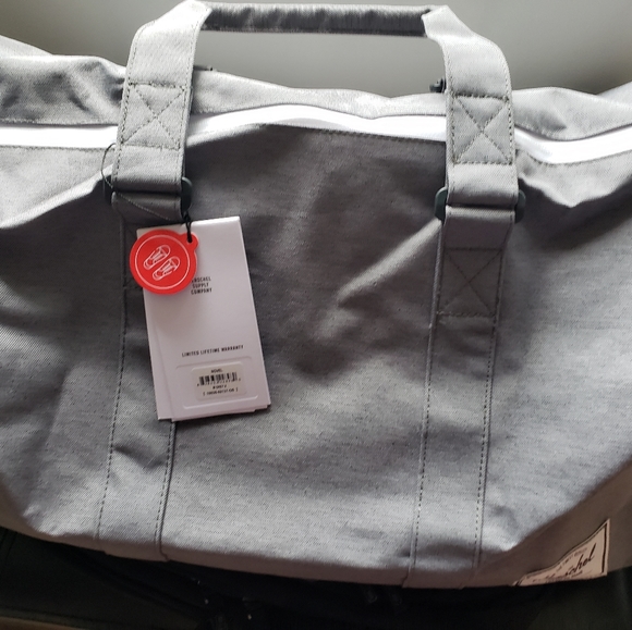 Herschal duffel weekend bag - Picture 2 of 5